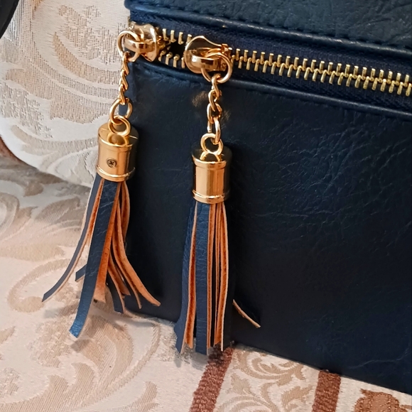 Crossbody Bag Navy Blue EUC - Picture 6 of 14